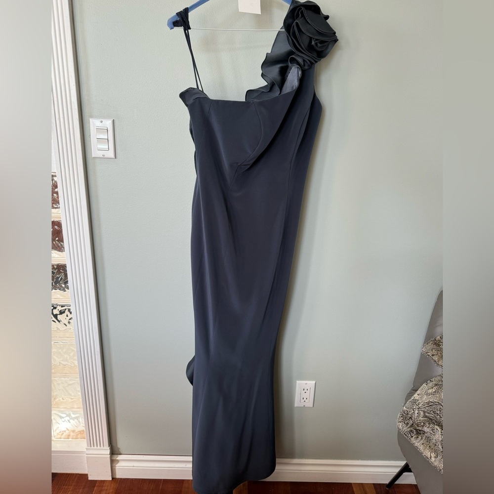 Formal Dress - Picture 3 of 5